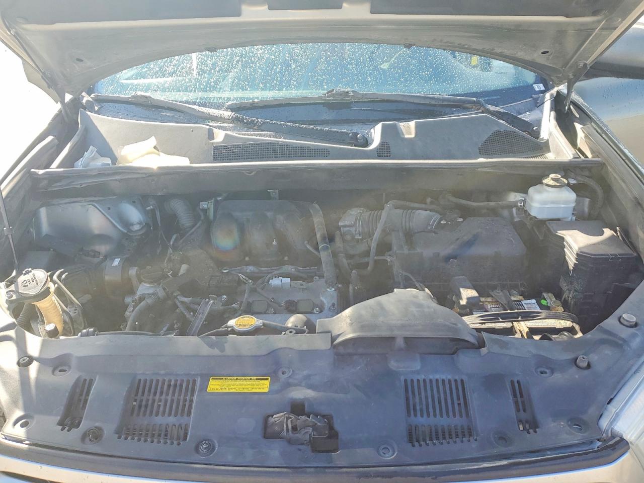 2011 TOYOTA HIGHLANDER SE photo 12
