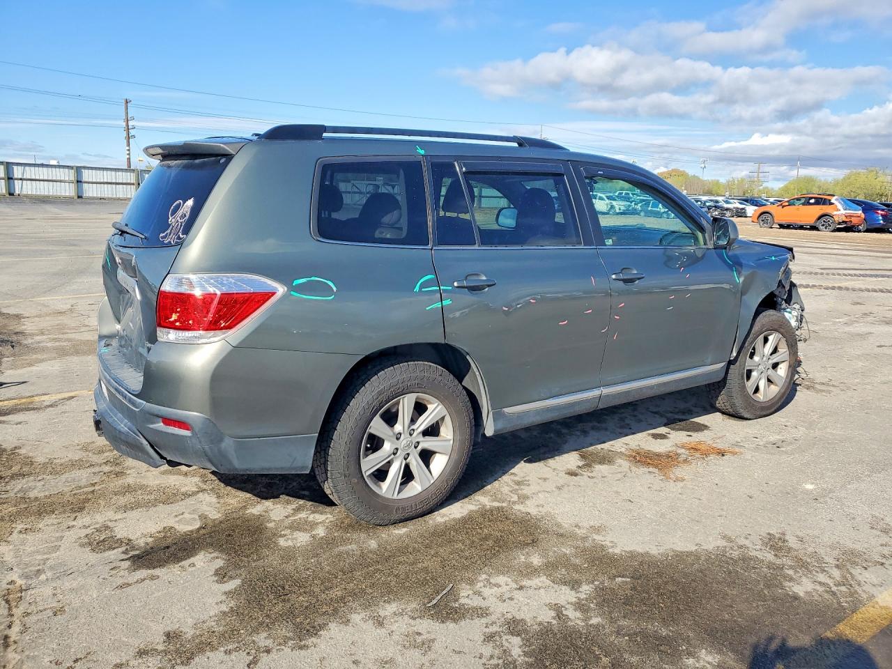 2011 TOYOTA HIGHLANDER SE photo 3