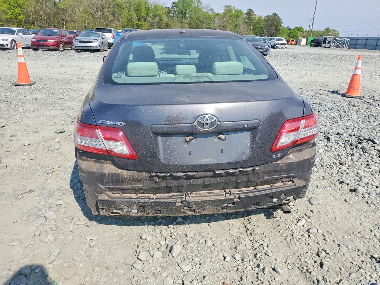 2011 TOYOTA CAMRY LE photo 11