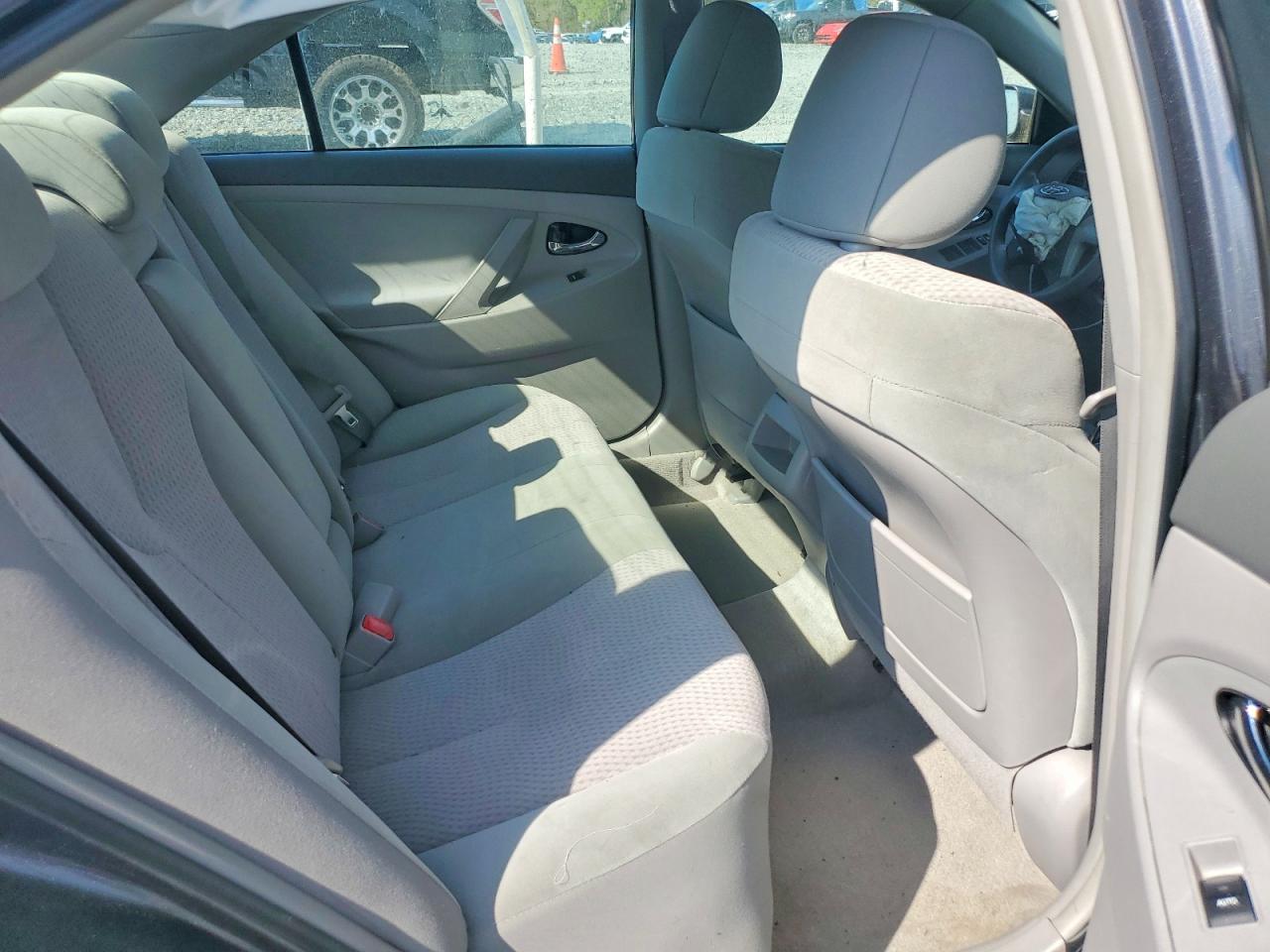 2011 TOYOTA CAMRY LE photo 19