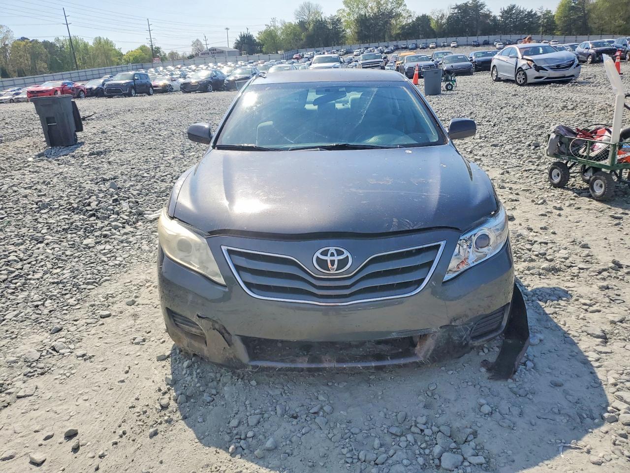 2011 TOYOTA CAMRY LE photo 9
