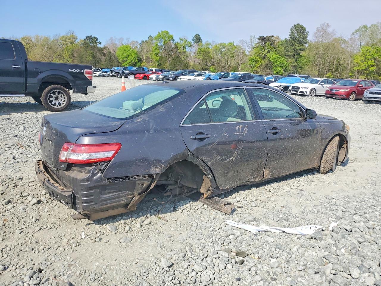 2011 TOYOTA CAMRY LE photo 5