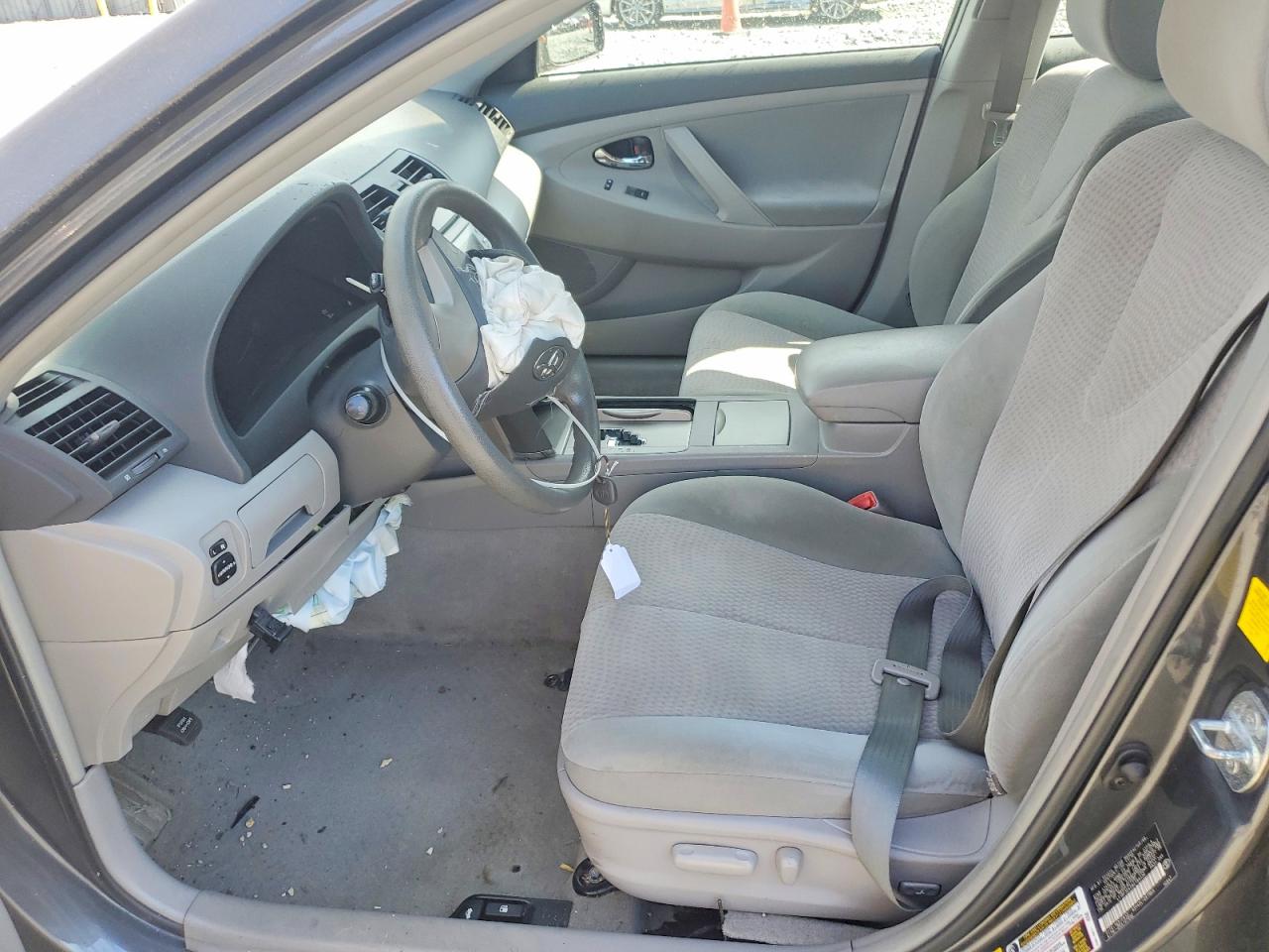 2011 TOYOTA CAMRY LE photo 13
