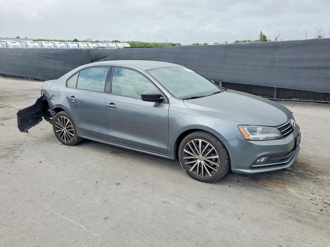 2017 VOLKSWAGEN JETTA SPORT photo 7