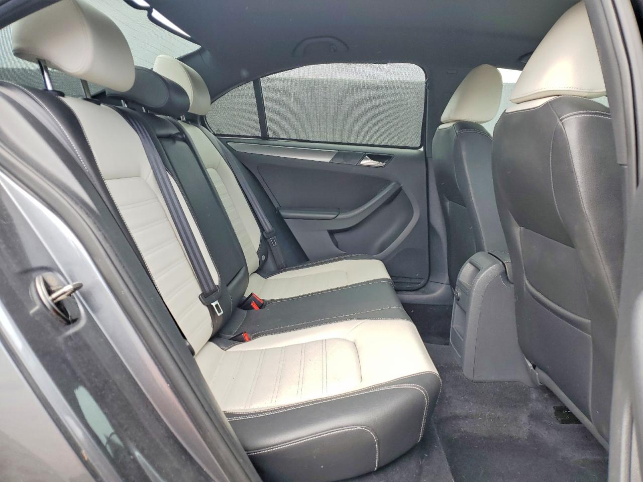 2017 VOLKSWAGEN JETTA SPORT photo 19
