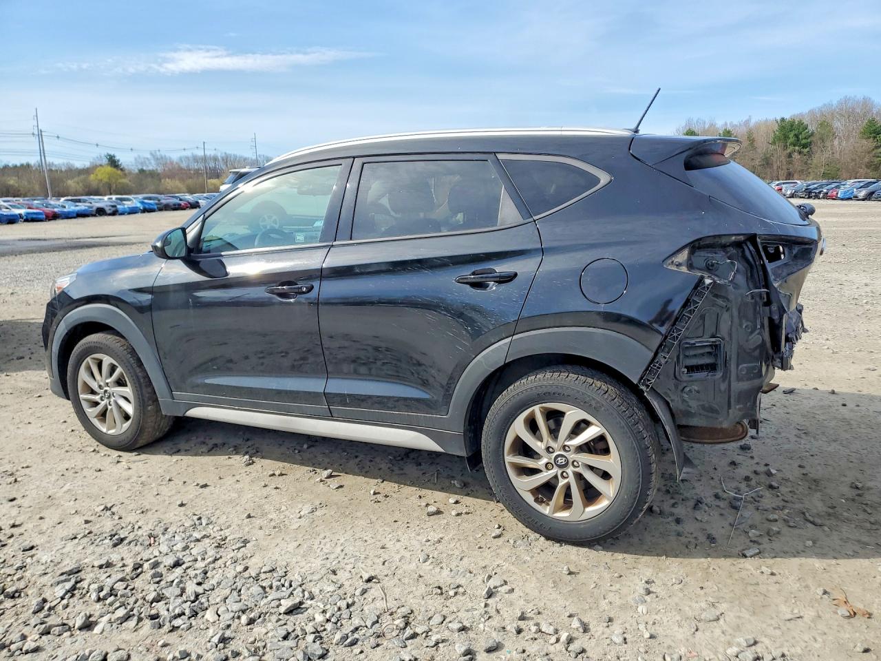 2017 HYUNDAI TUCSON SE photo 3