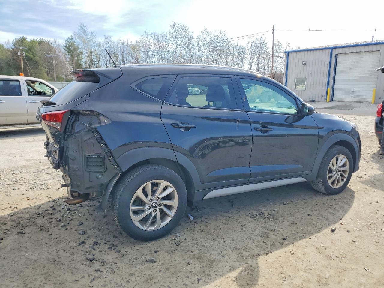 2017 HYUNDAI TUCSON SE photo 5