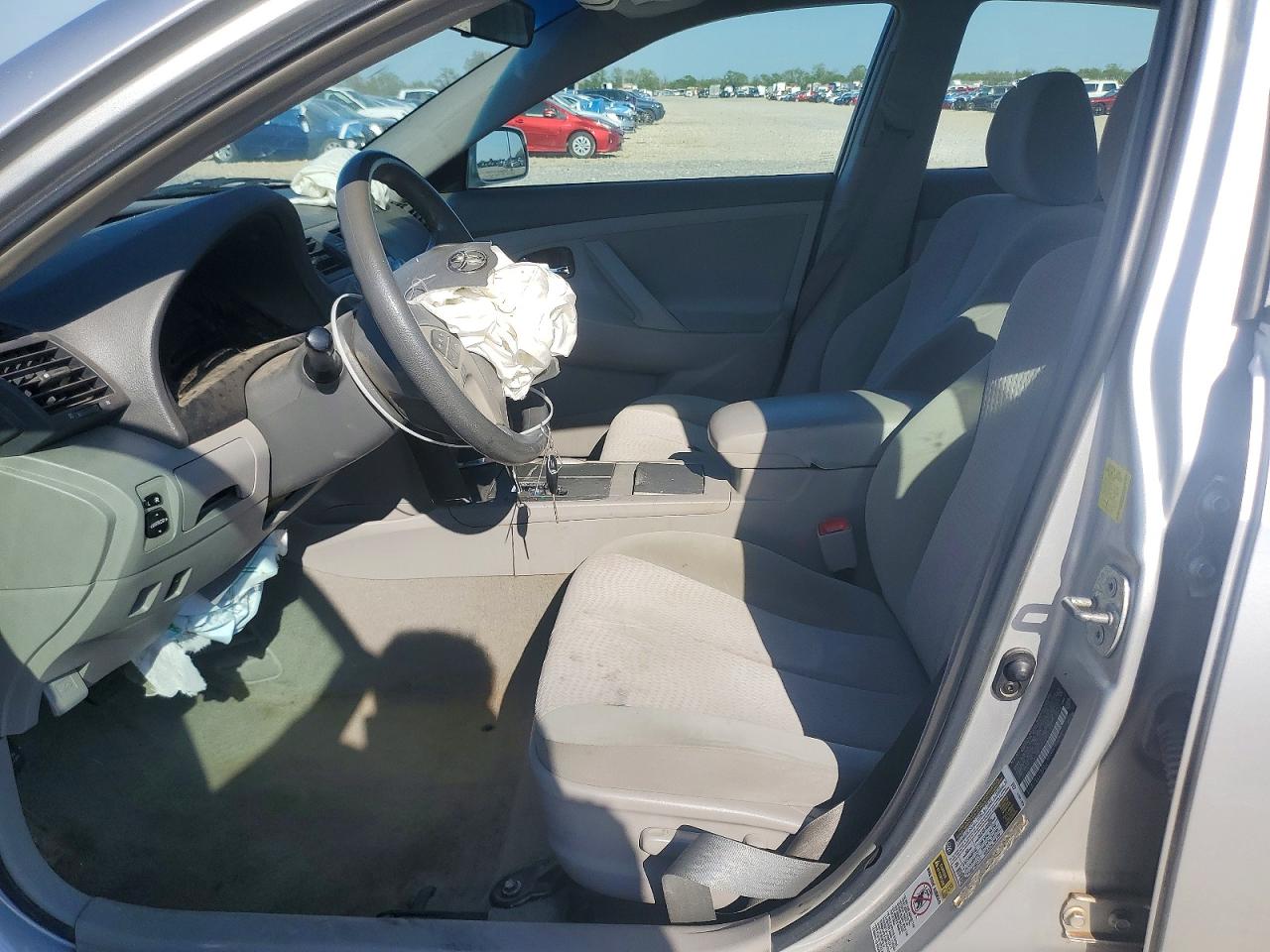 2011 TOYOTA CAMRY LE photo 19