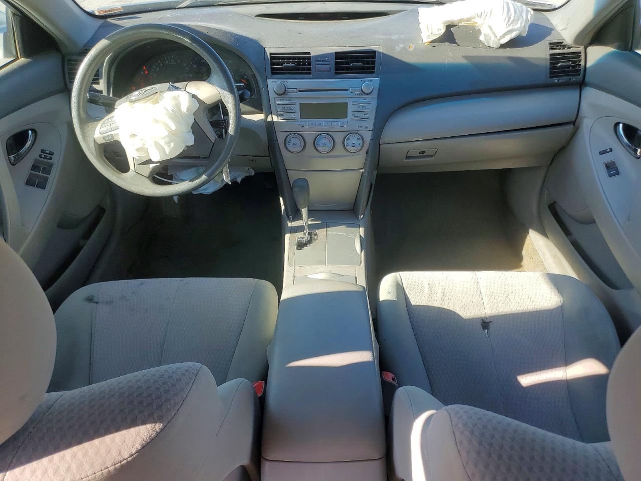 2011 TOYOTA CAMRY LE photo 22