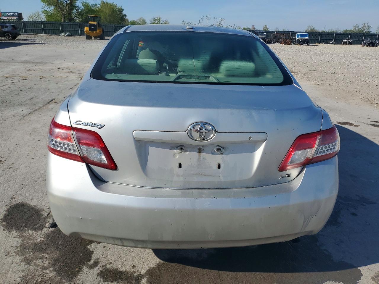 2011 TOYOTA CAMRY LE photo 16