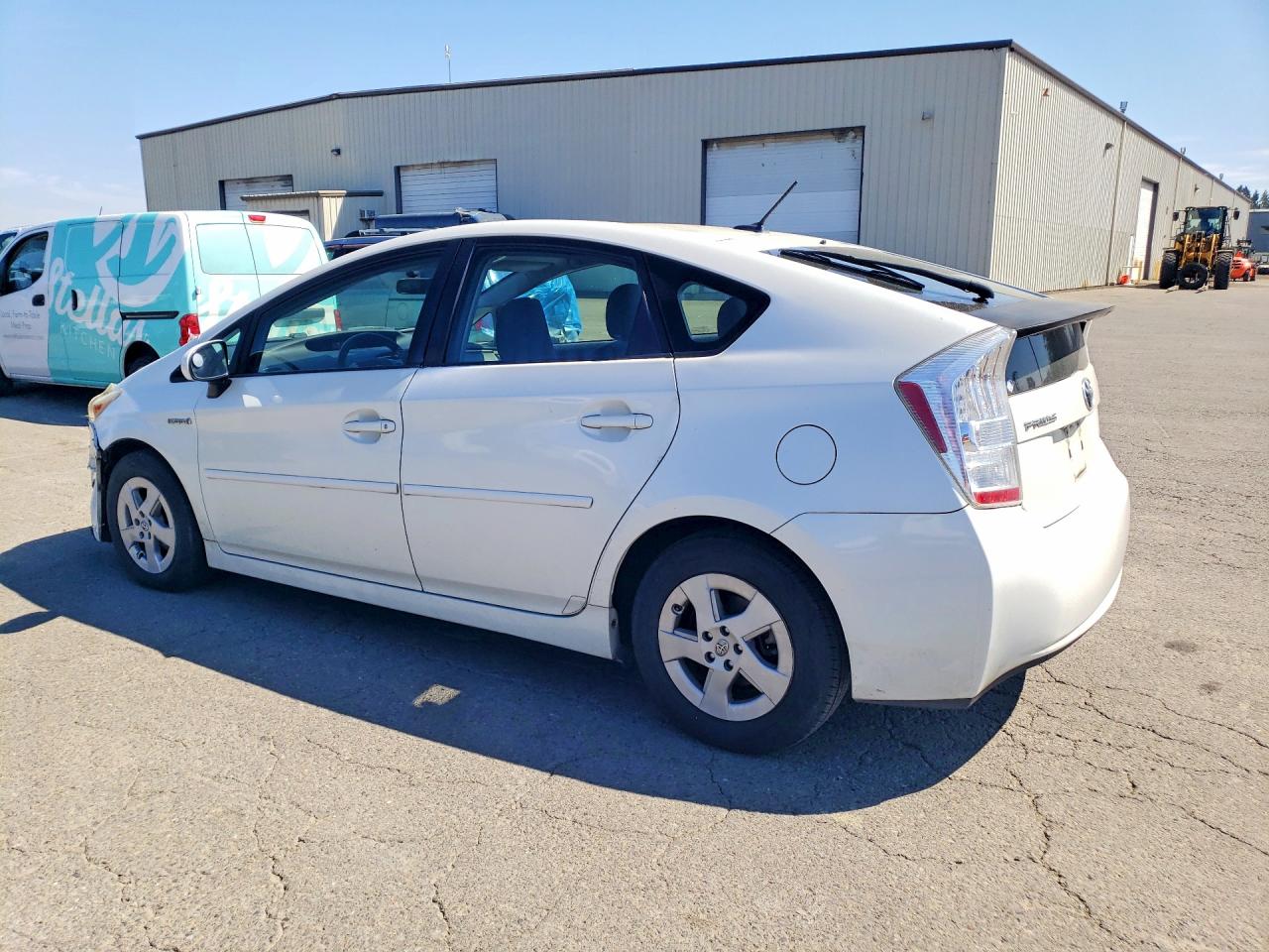 2010 TOYOTA PRIUS III photo 2