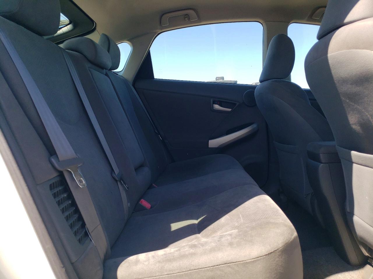 2010 TOYOTA PRIUS III photo 10