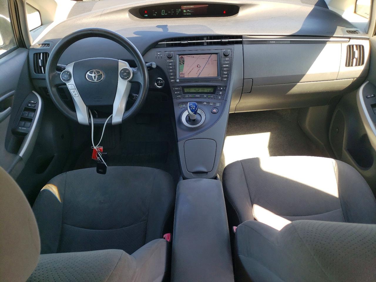 2010 TOYOTA PRIUS III photo 8