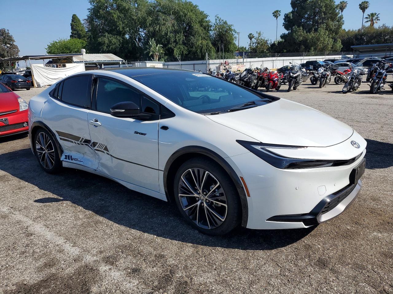 2024 TOYOTA PRIUS XLE photo 7