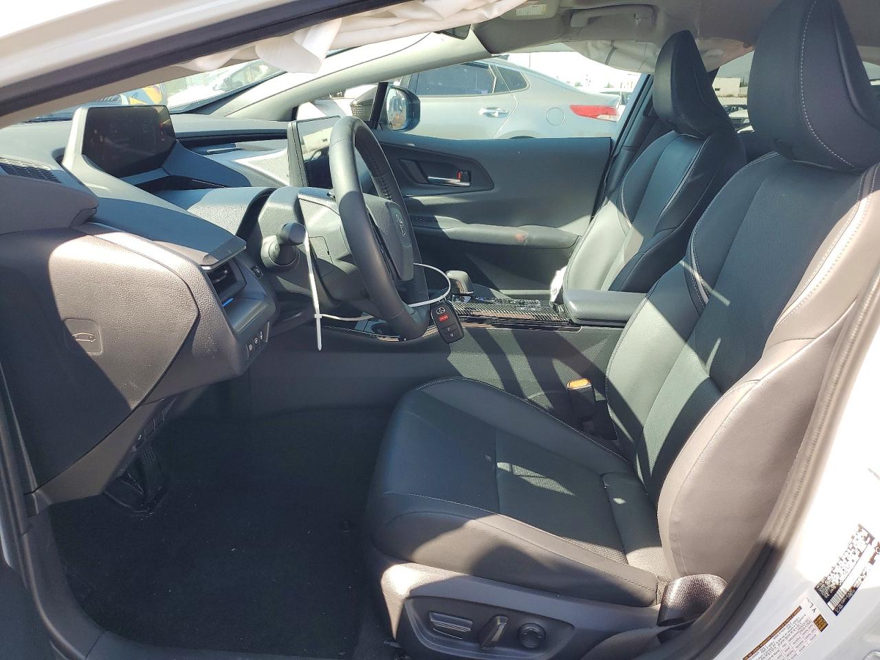 2024 TOYOTA PRIUS XLE photo 13