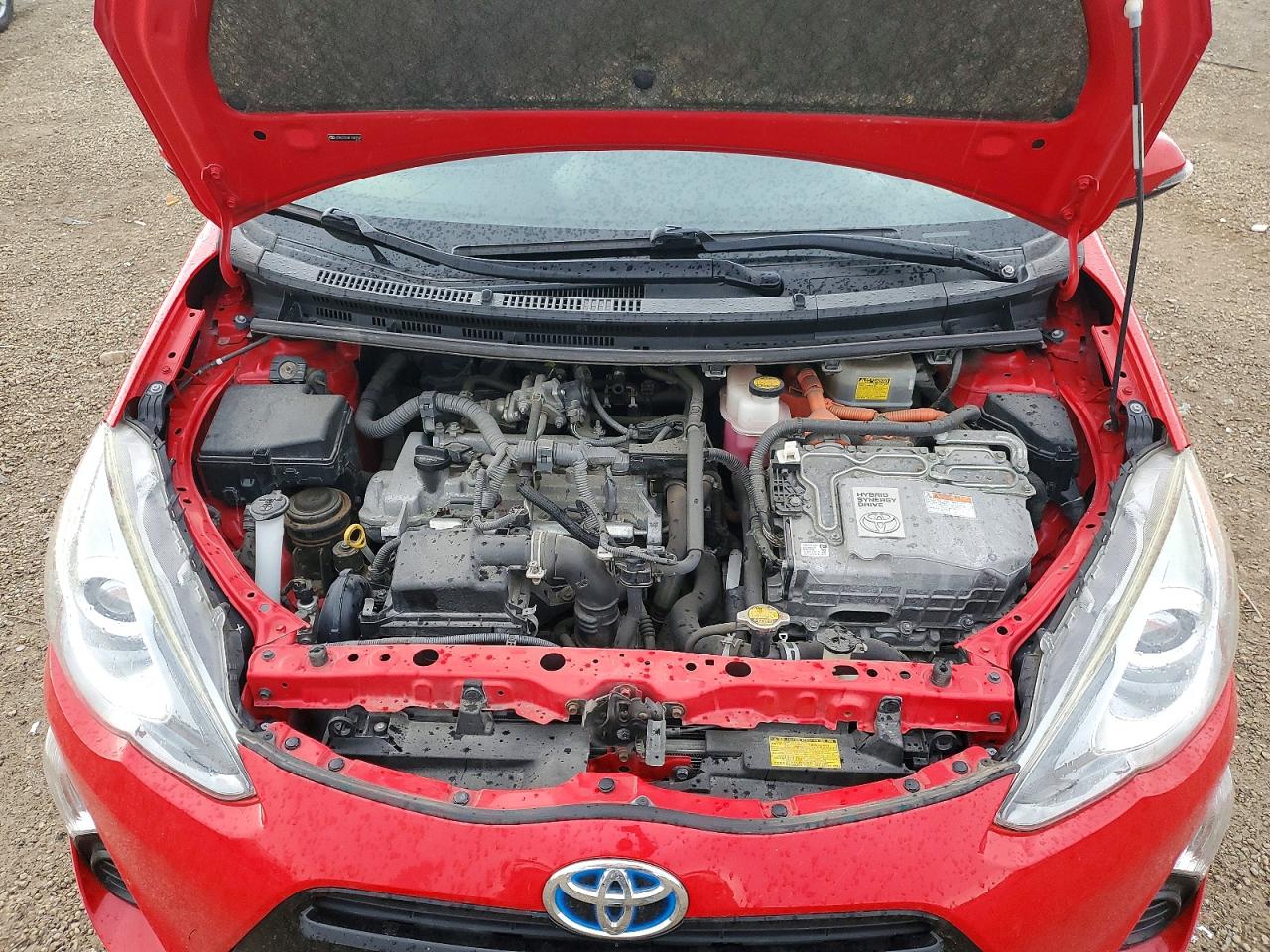 2015 TOYOTA PRIUS C TWO photo 31