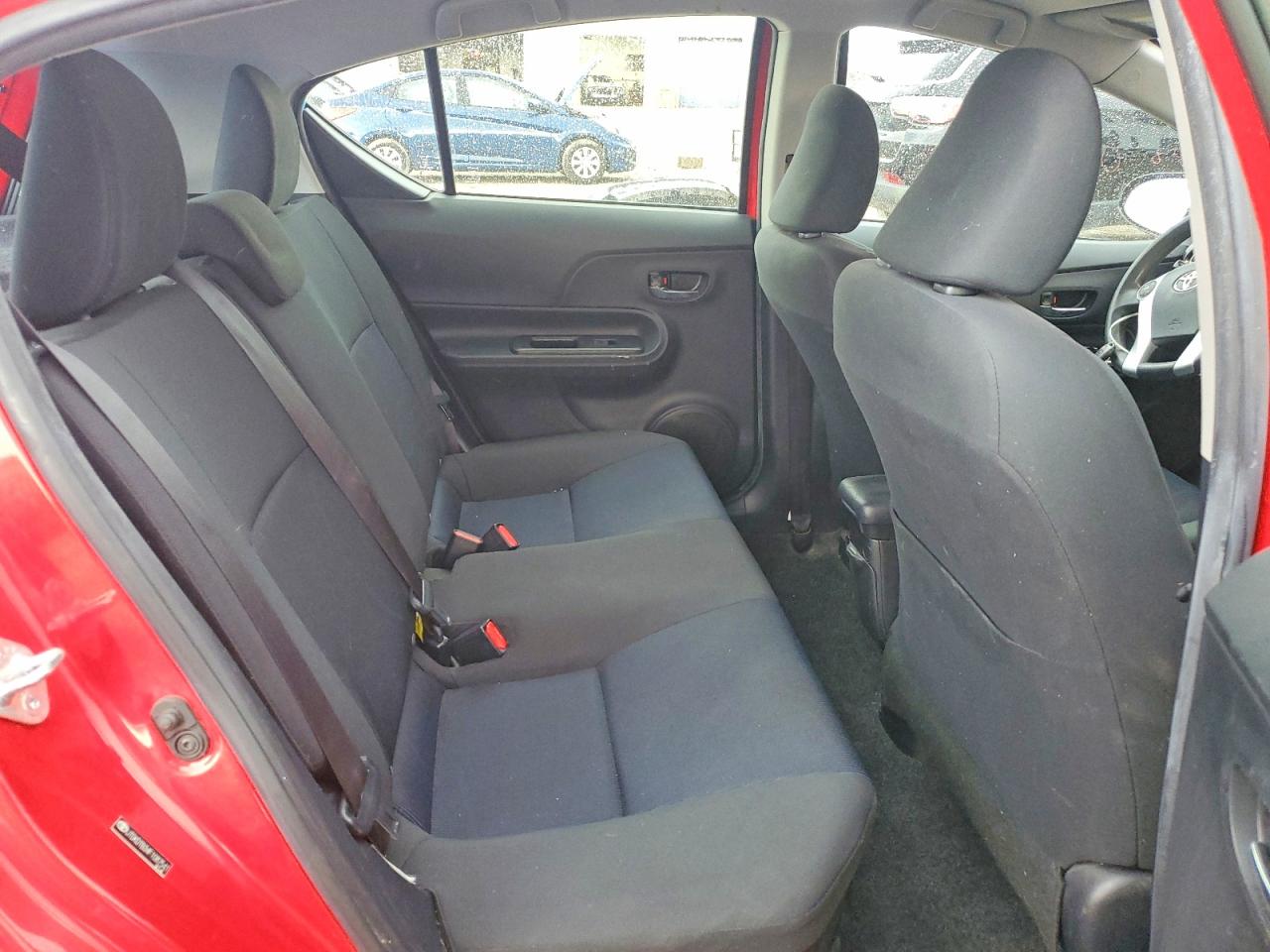 2015 TOYOTA PRIUS C TWO photo 28
