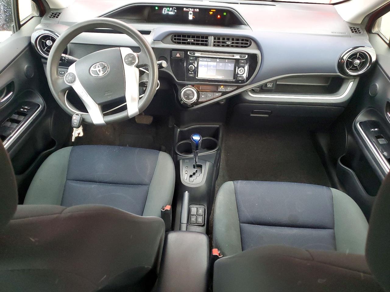 2015 TOYOTA PRIUS C TWO photo 22