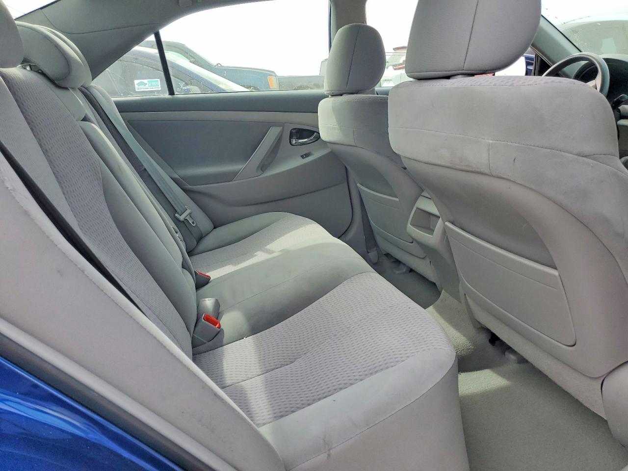2011 TOYOTA CAMRY LE photo 28