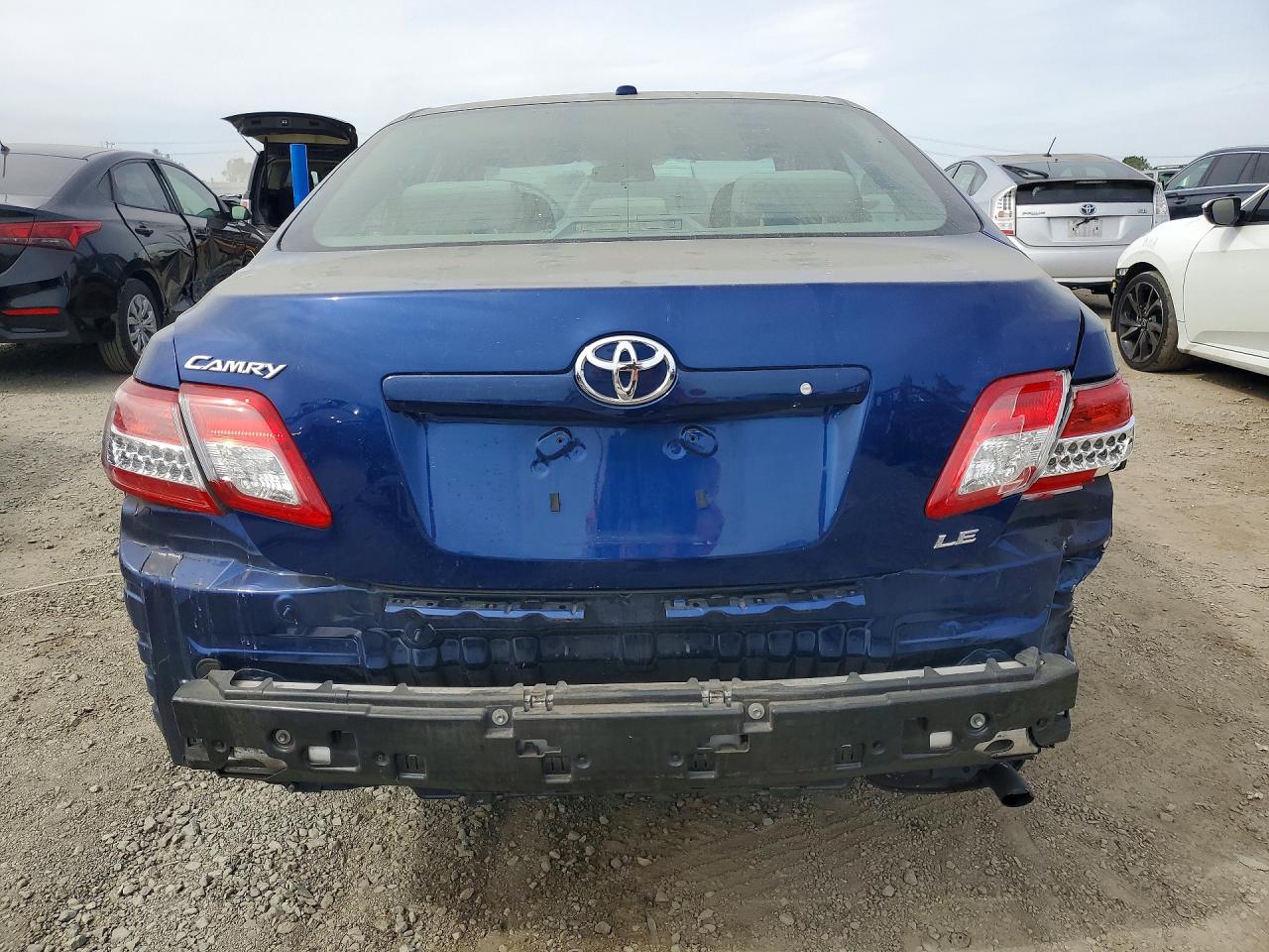 2011 TOYOTA CAMRY LE photo 16