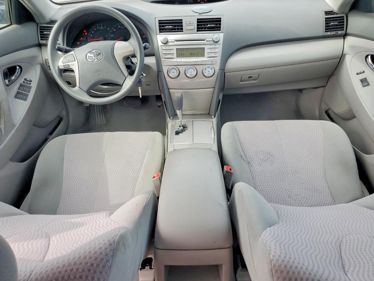 2011 TOYOTA CAMRY LE photo 22
