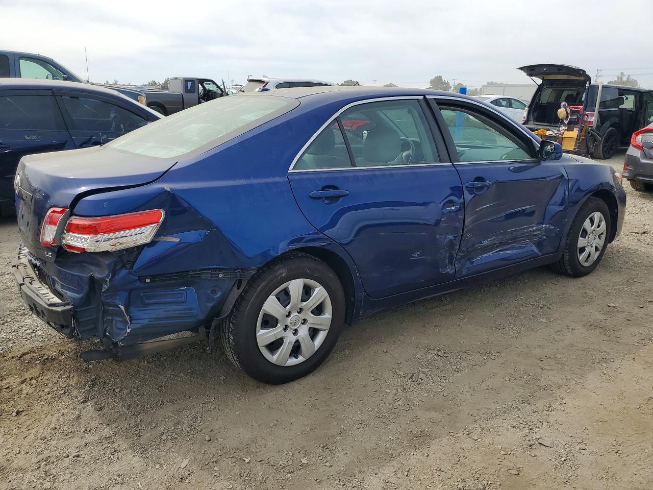 2011 TOYOTA CAMRY LE photo 7
