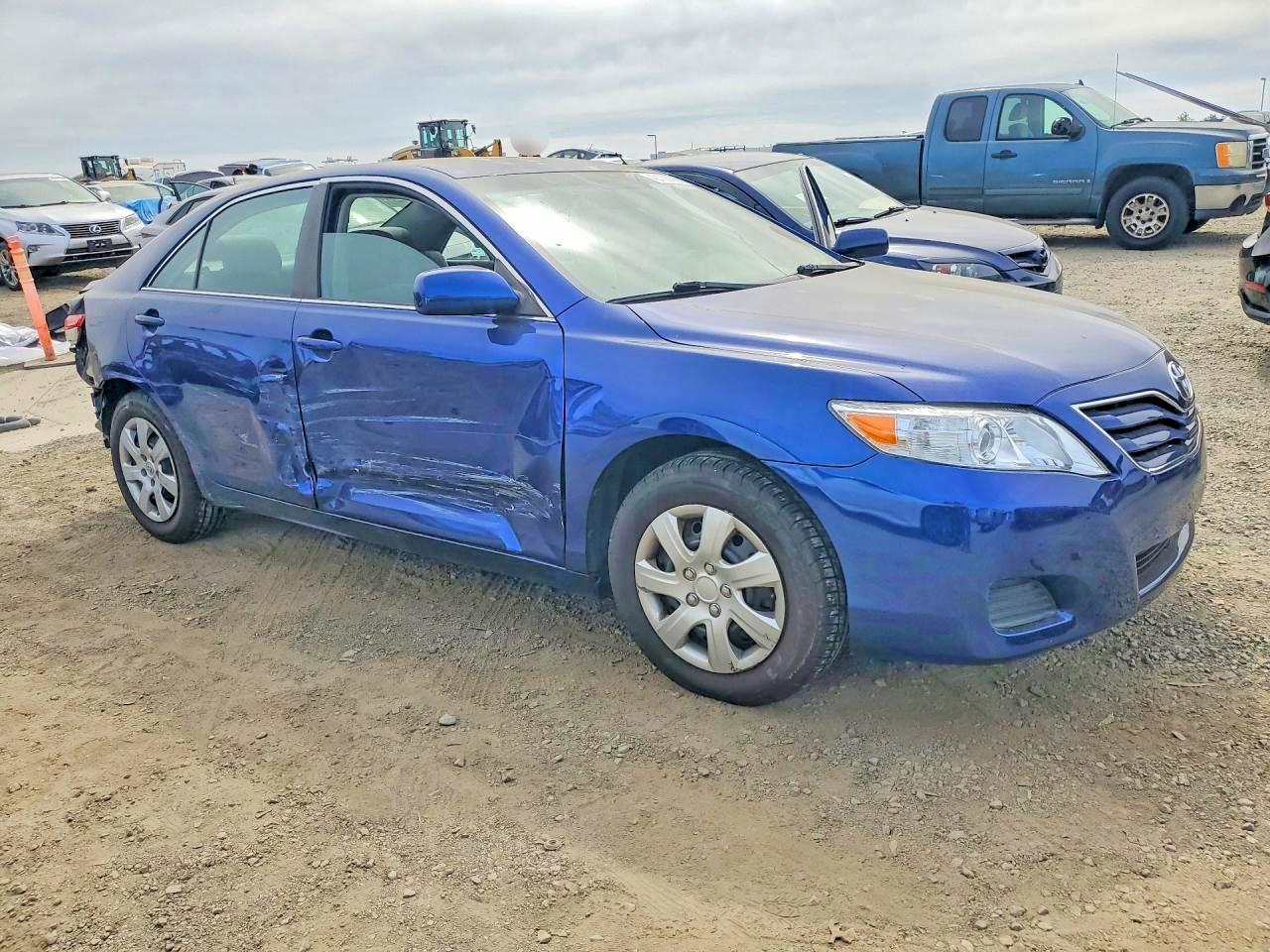 2011 TOYOTA CAMRY LE photo 10
