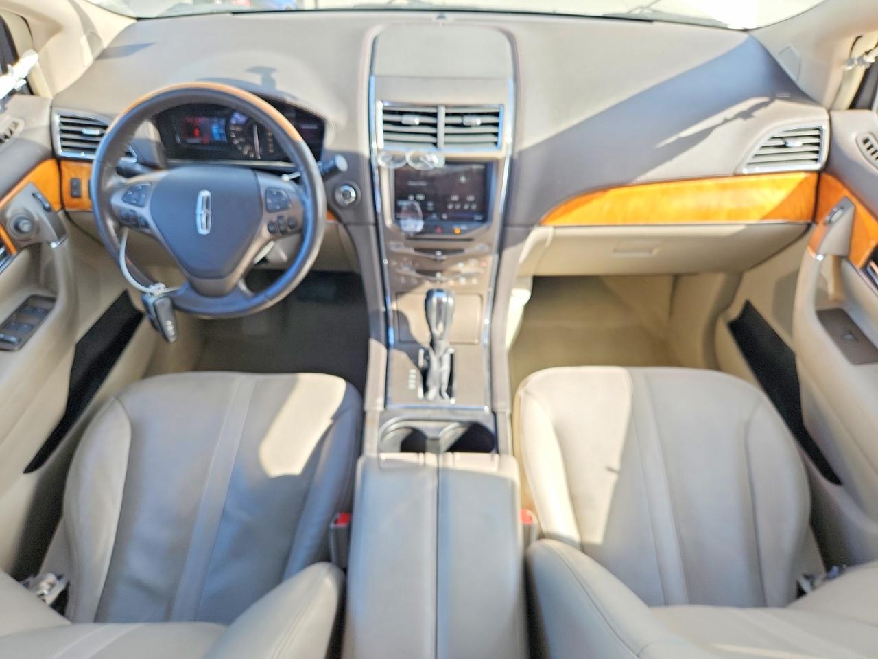 2011 LINCOLN TOWNHOUSE MKX photo 8
