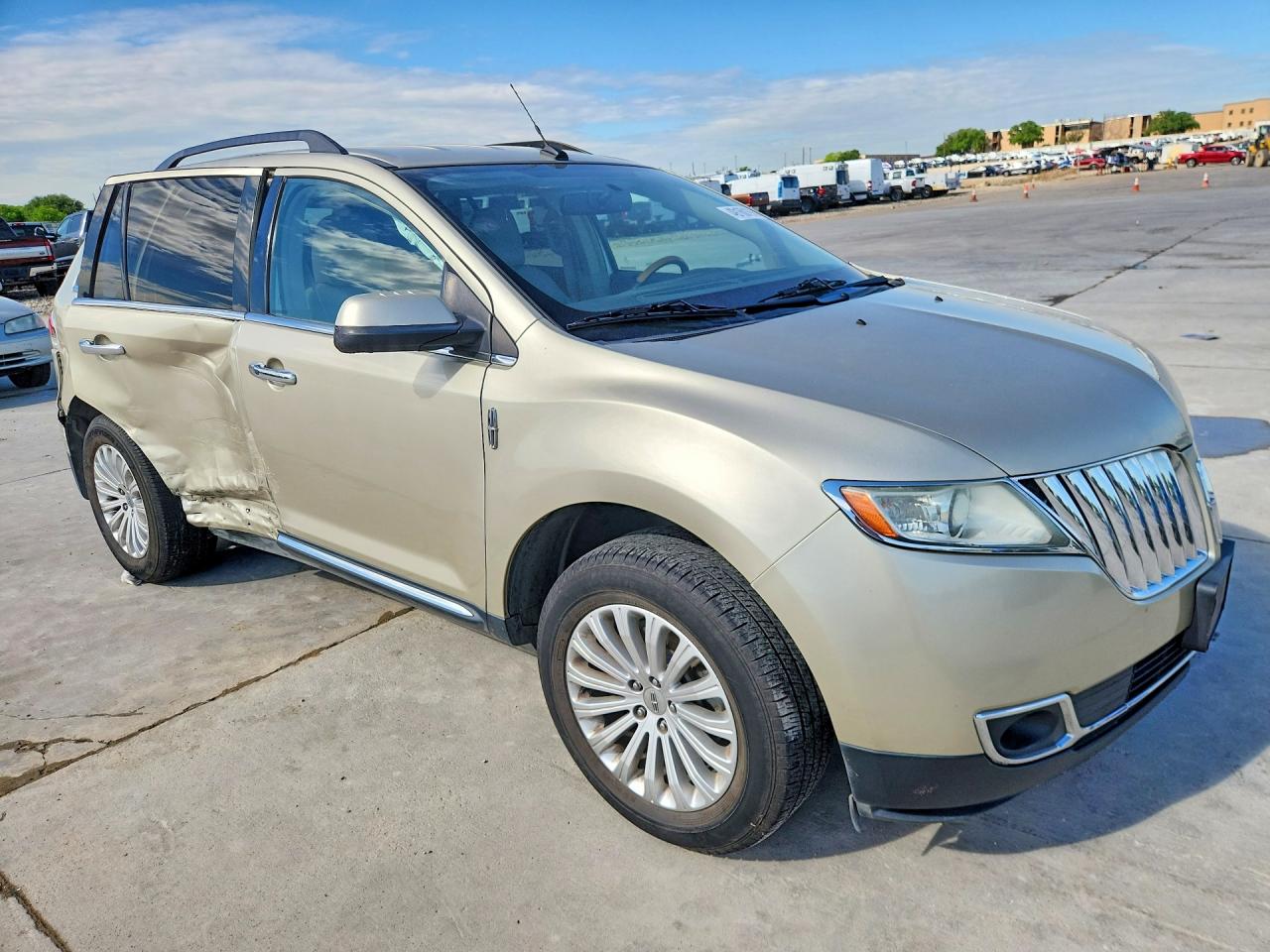 2011 LINCOLN TOWNHOUSE MKX photo 4