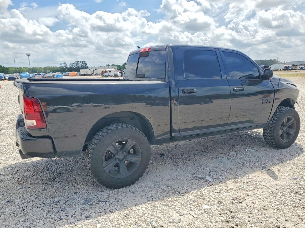 2016 RAM 1500 SPORT photo 3