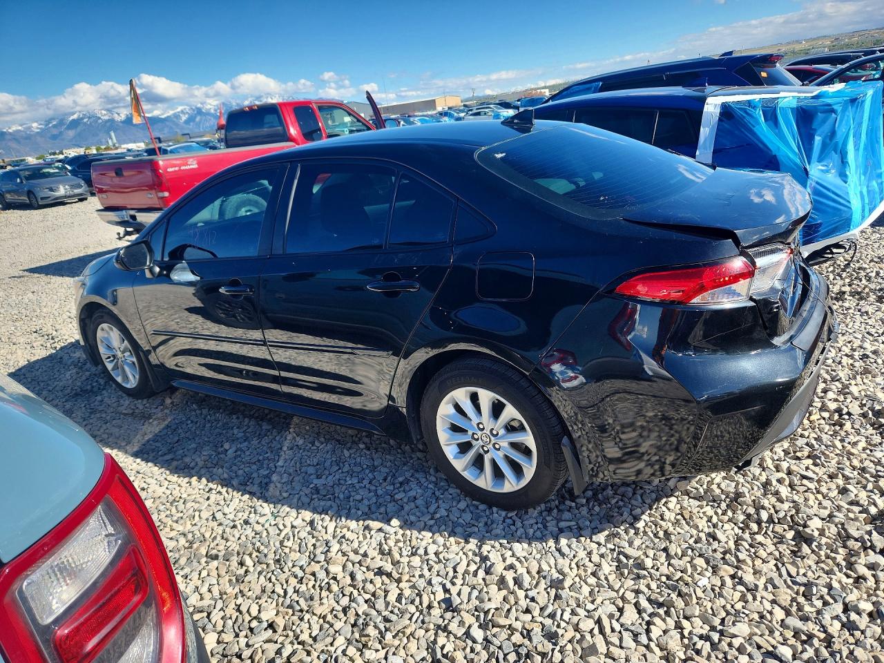 2021 TOYOTA COROLLA LE photo 3
