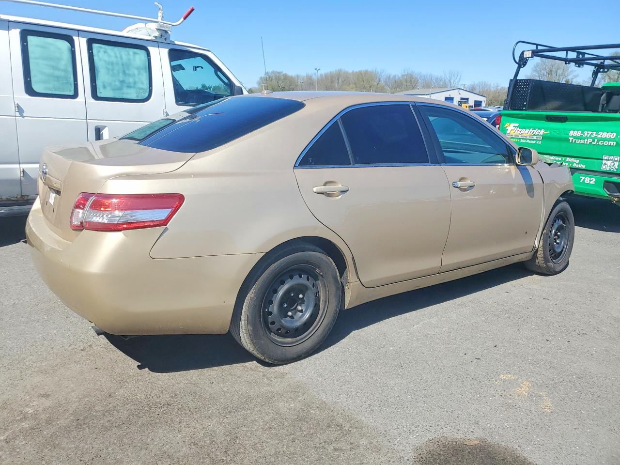 2010 TOYOTA CAMRY BASE photo 5