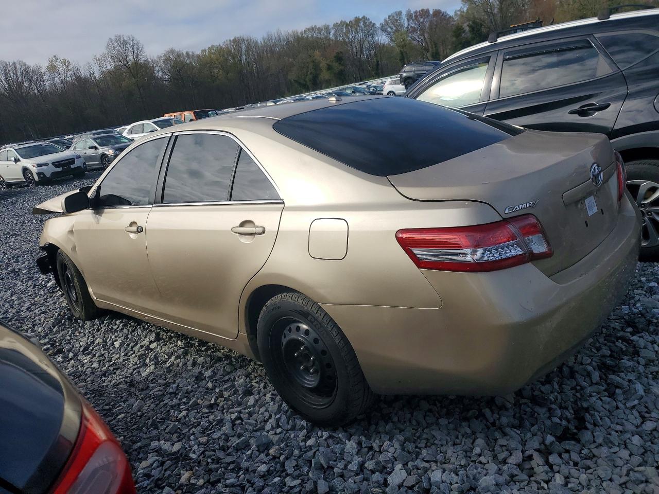 2010 TOYOTA CAMRY BASE photo 3