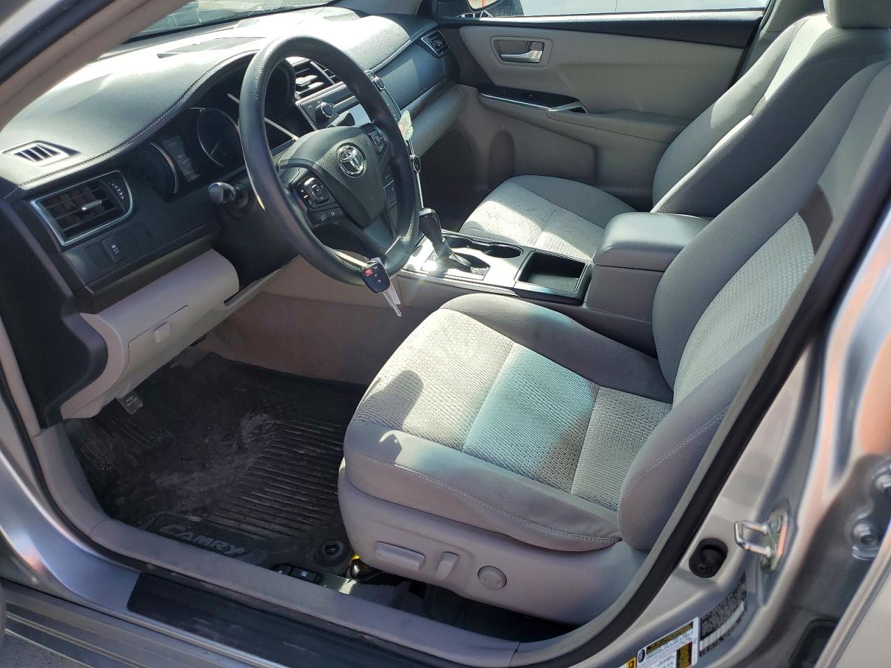 2017 TOYOTA CAMRY LE photo 13
