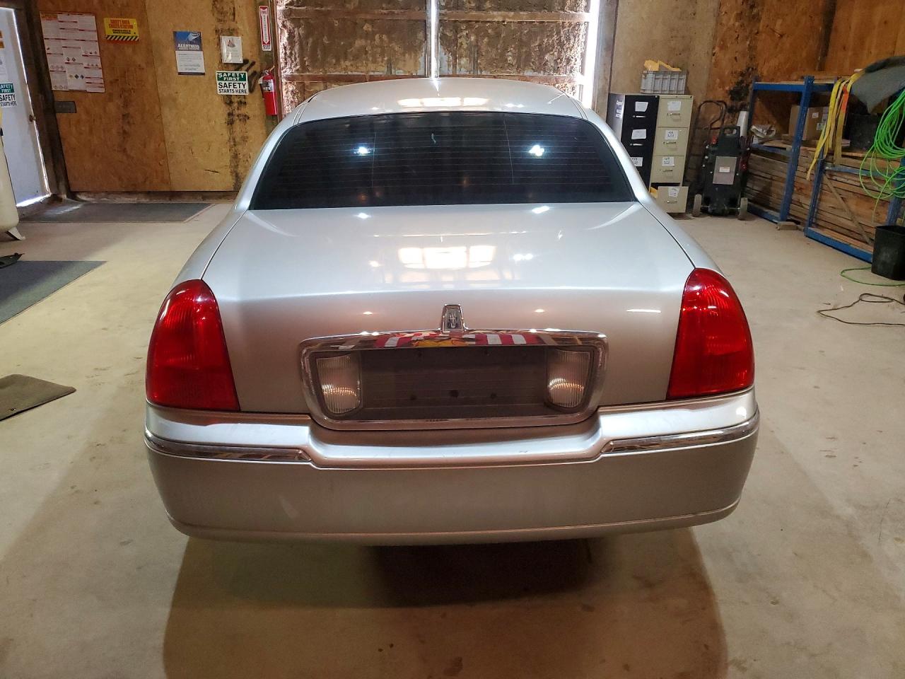 2007 LINCOLN TOWN CAR SIGNATURE LIMITED photo 6