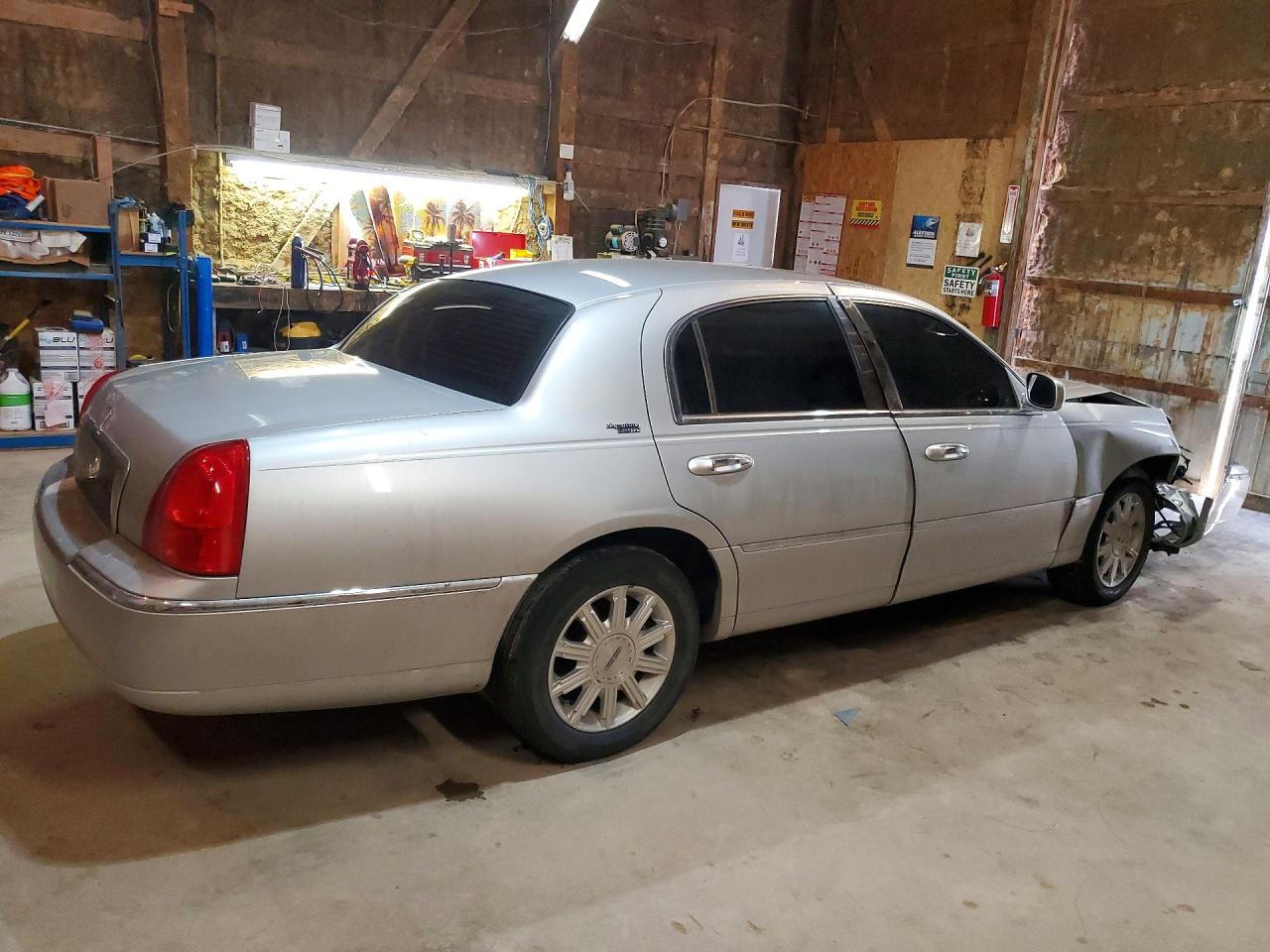 2007 LINCOLN TOWN CAR SIGNATURE LIMITED photo 3