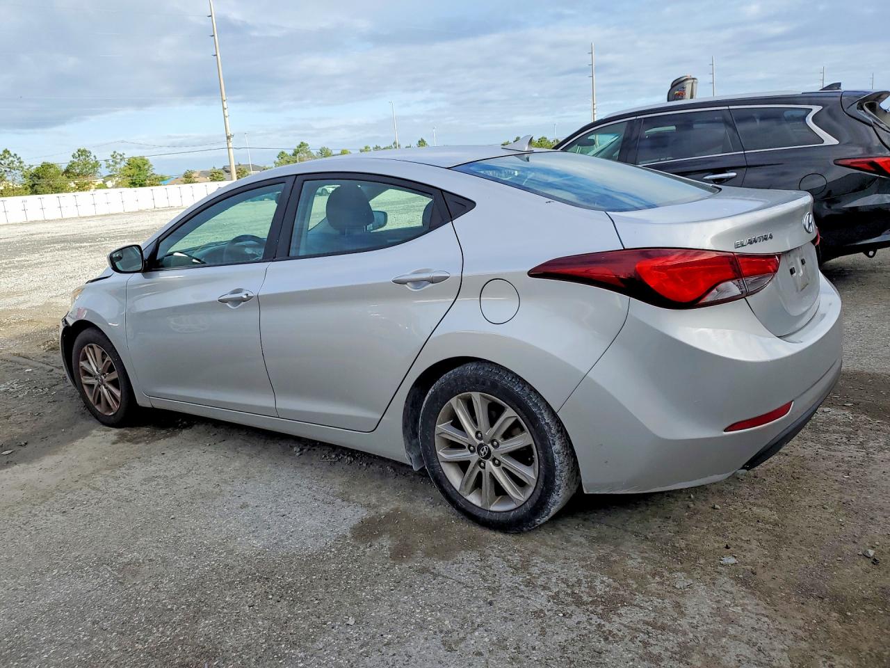 2015 HYUNDAI ELANTRA SE photo 4