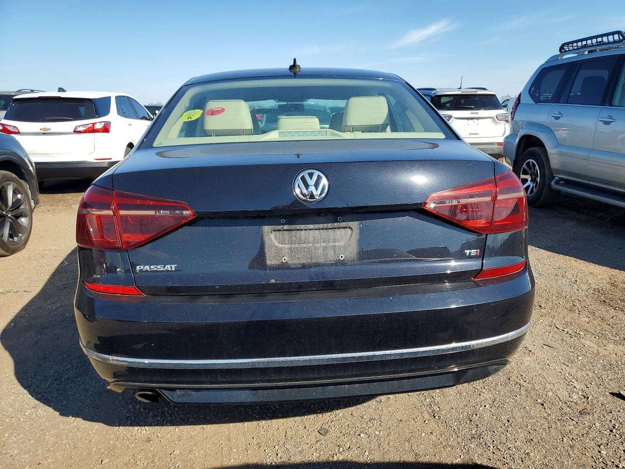 2018 VOLKSWAGEN PASSAT S photo 16