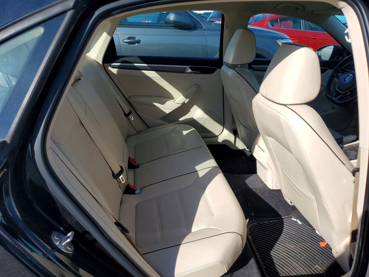 2018 VOLKSWAGEN PASSAT S photo 28