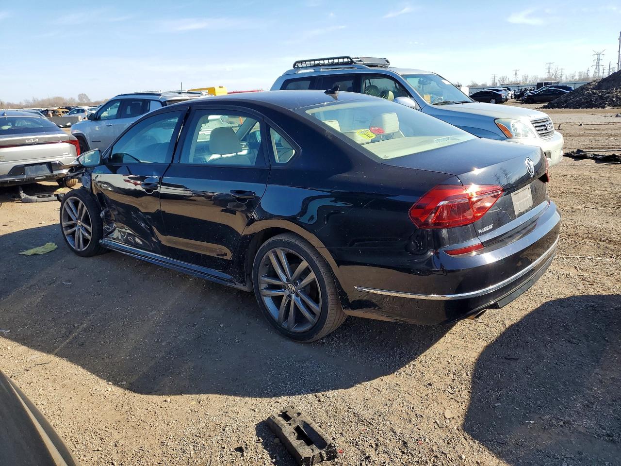 2018 VOLKSWAGEN PASSAT S photo 4