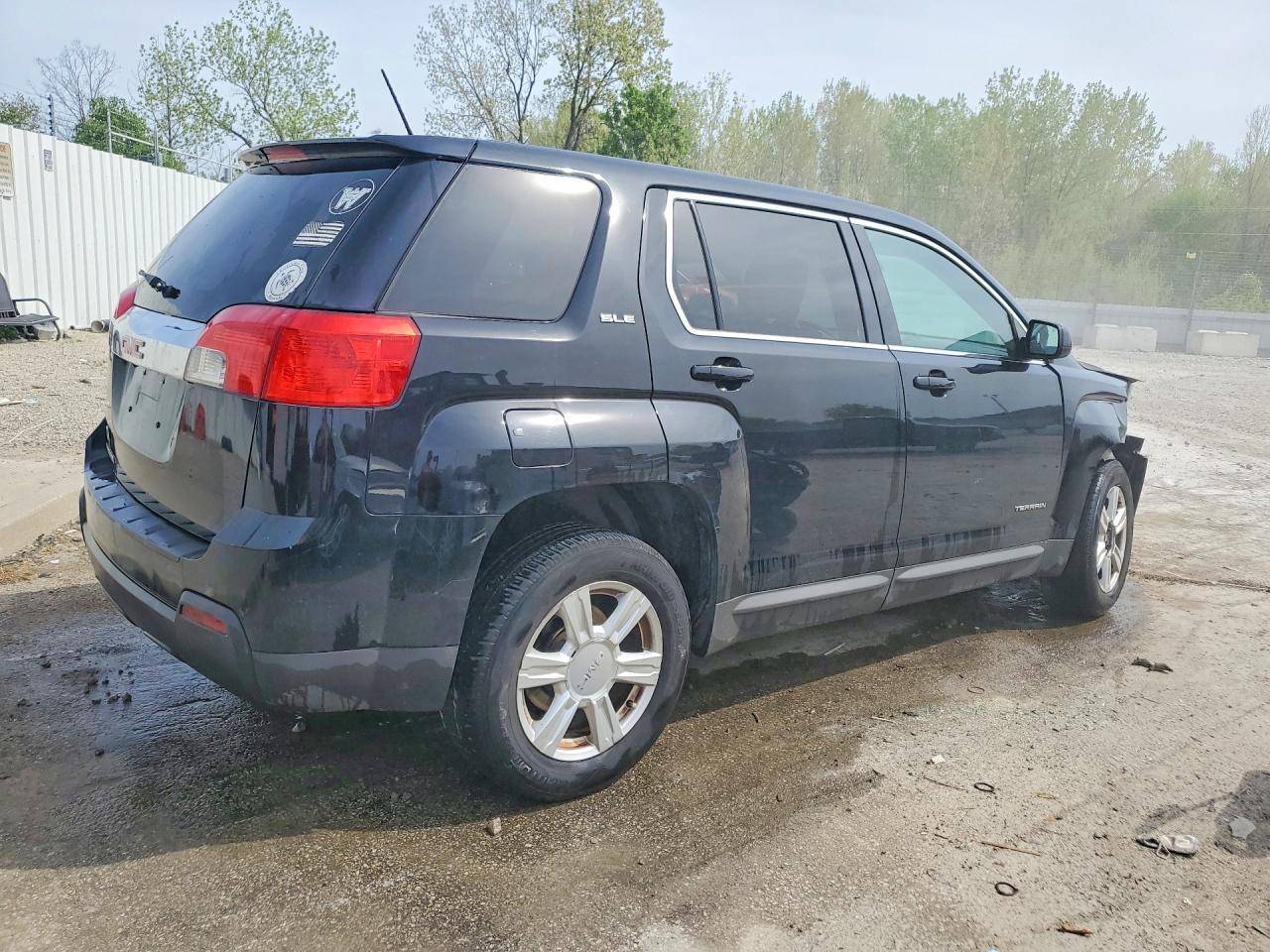 2015 GMC TERRAIN SLE photo 3