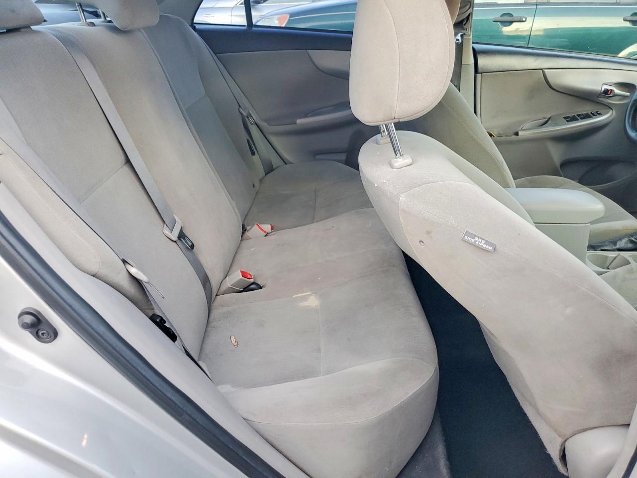 2013 TOYOTA COROLLA LE photo 19