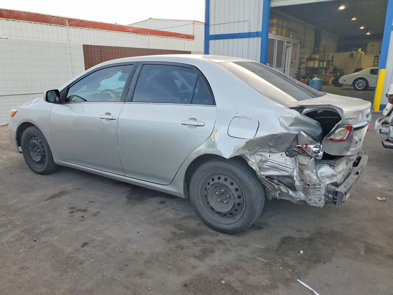 2013 TOYOTA COROLLA LE photo 3