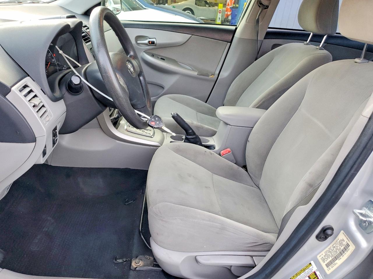 2013 TOYOTA COROLLA LE photo 13
