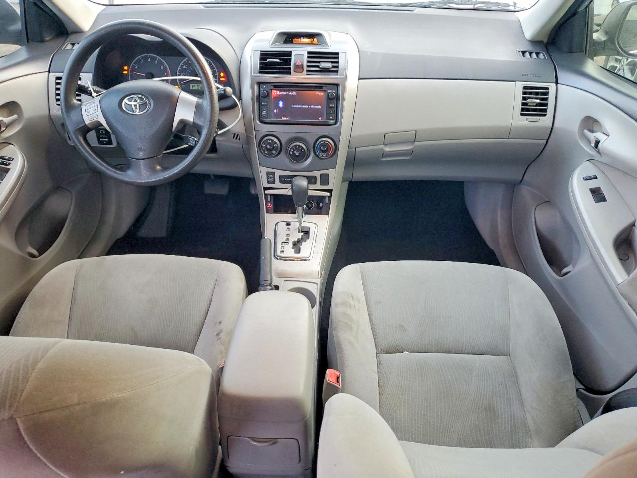 2013 TOYOTA COROLLA LE photo 15