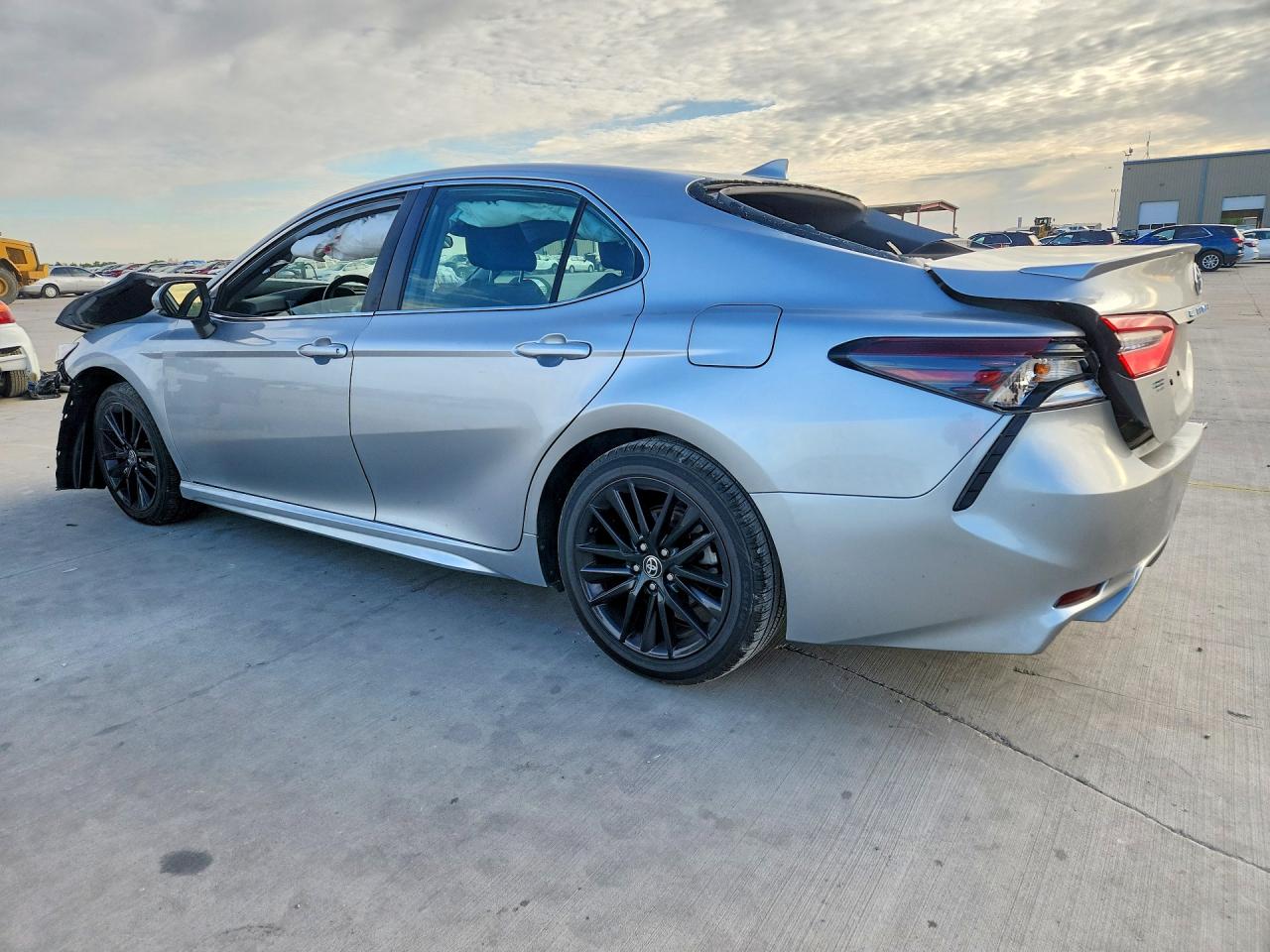 2023 TOYOTA CAMRY SE photo 3