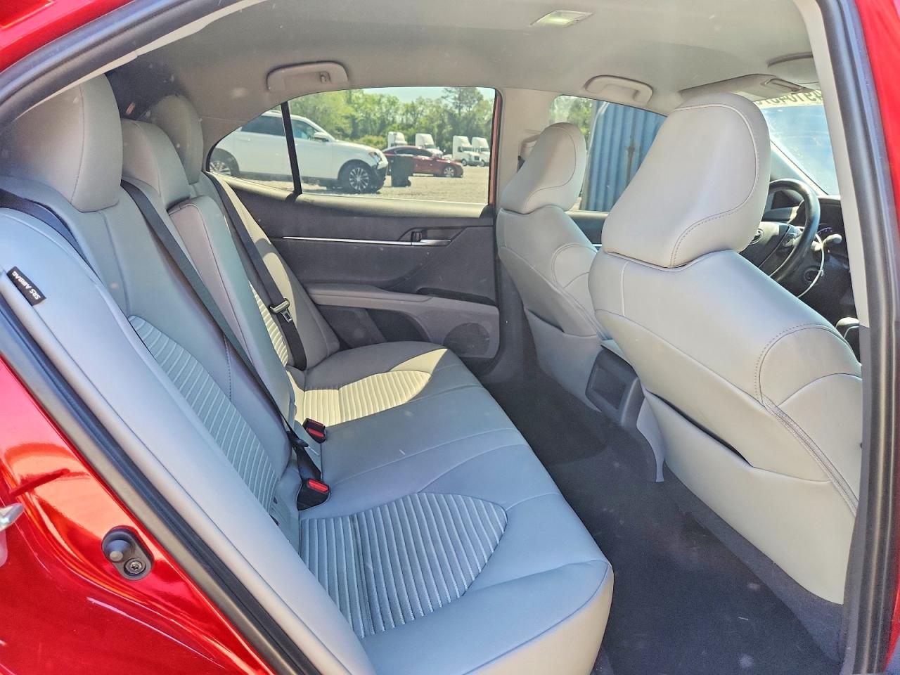2020 TOYOTA CAMRY SE photo 19