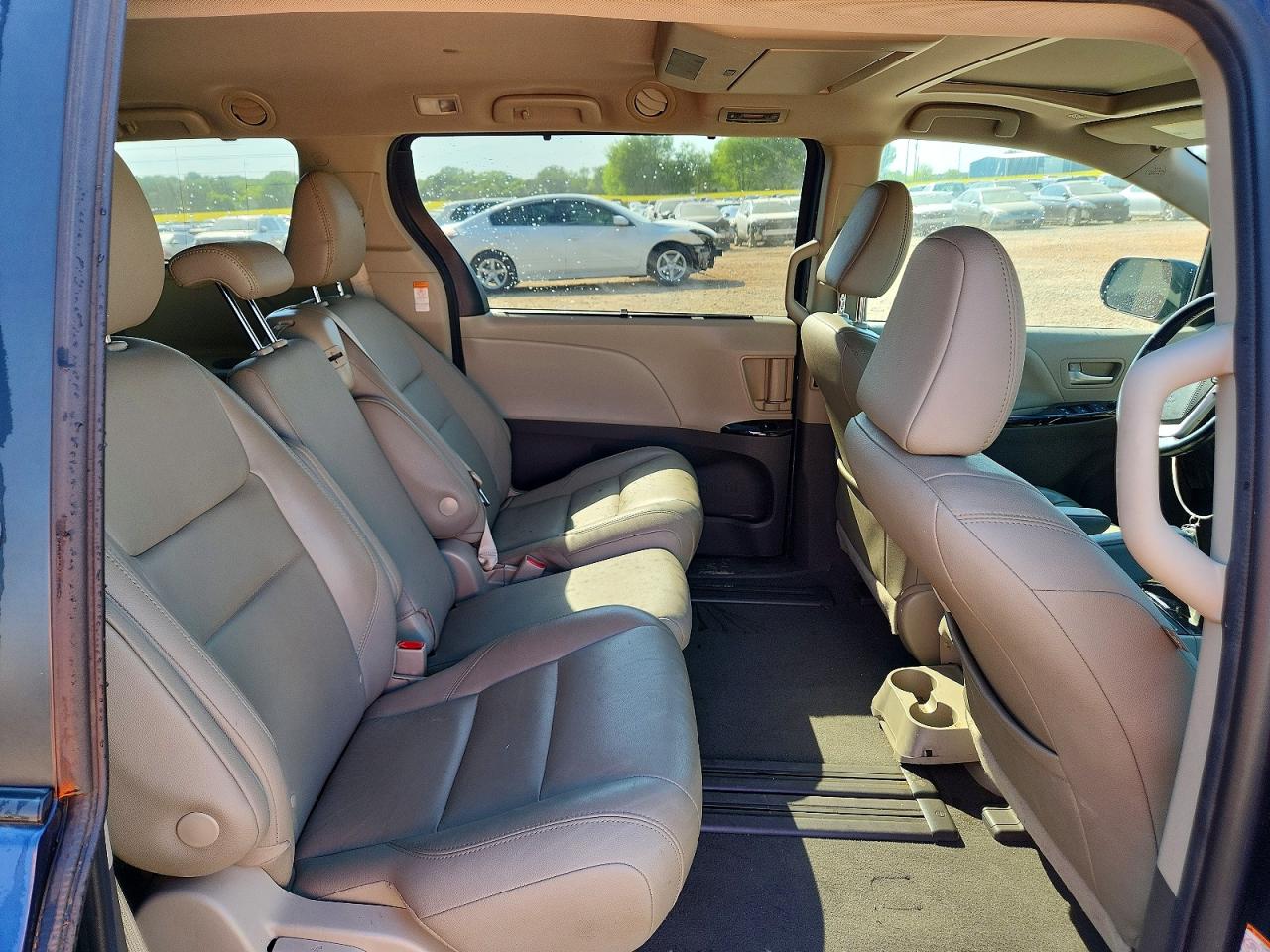 2020 TOYOTA SIENNA XLE PREMIUM 8-PASSENGER photo 11