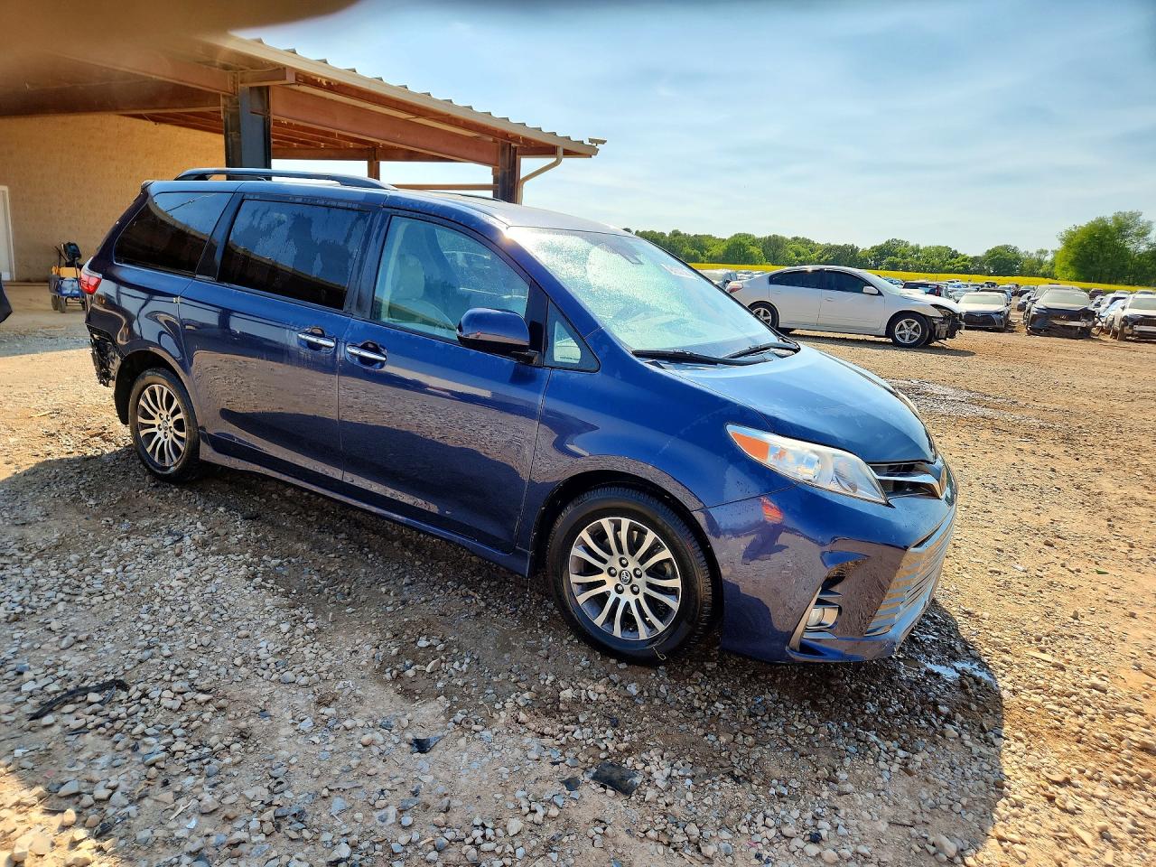 2020 TOYOTA SIENNA XLE PREMIUM 8-PASSENGER photo 4