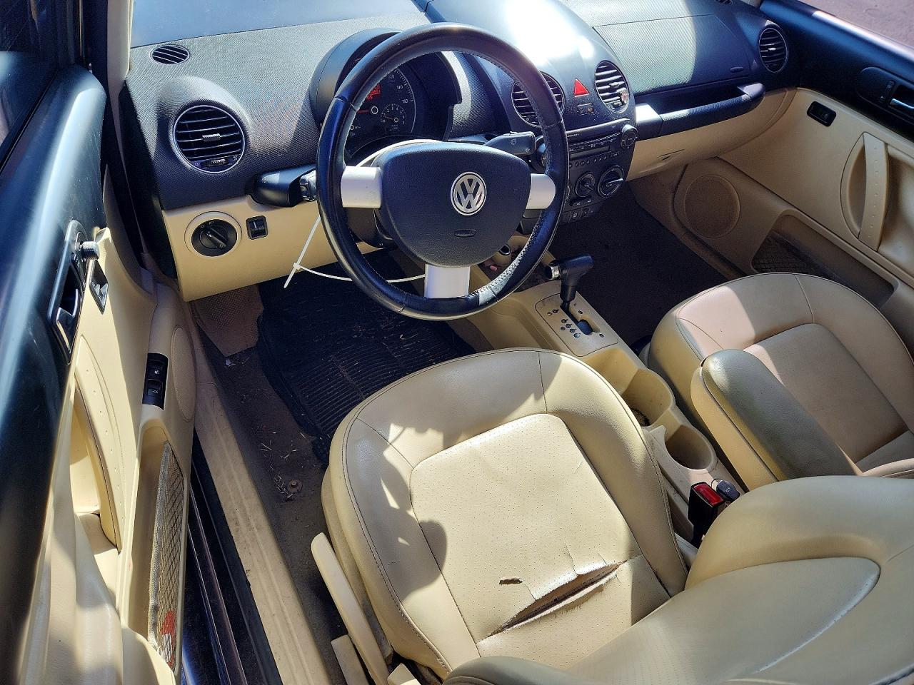 2010 VOLKSWAGEN NEW BEETLE photo 22